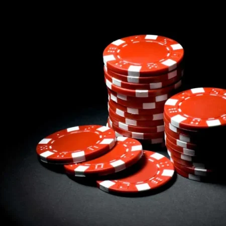 Phân Tích Tình Huống Trong Poker: Bí Quyết Ra Quyết Định Chuẩn Xác Cho Người Chơi 2025